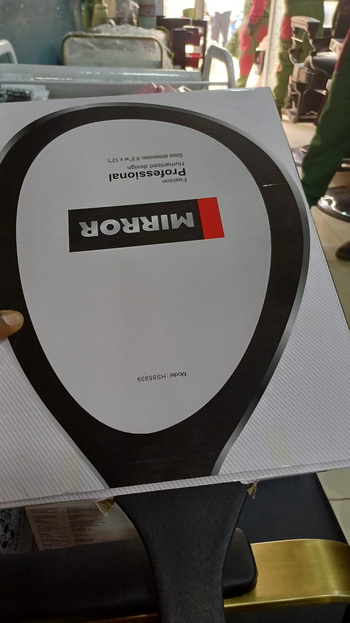 Handheld mirror curved