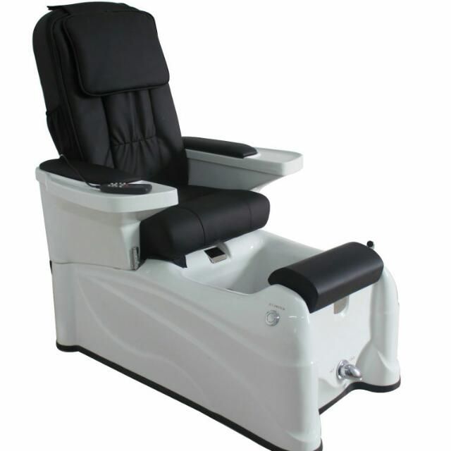 Relax in style with our White Fibre Spa Chair, perfect for home spa treatments and massages.