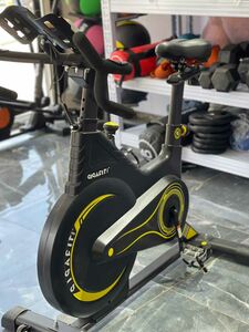 Indoor spin bike with 10kg flywheel and adjustable seat