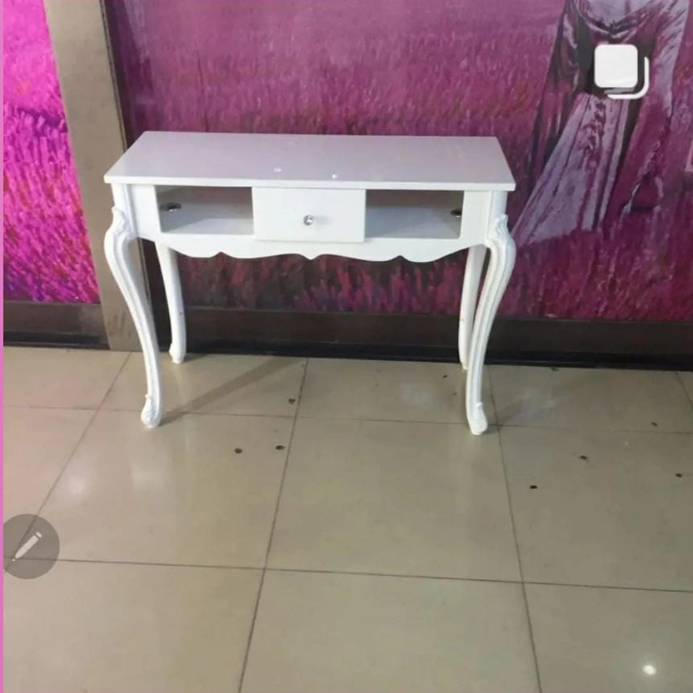 Single wooden manicure table