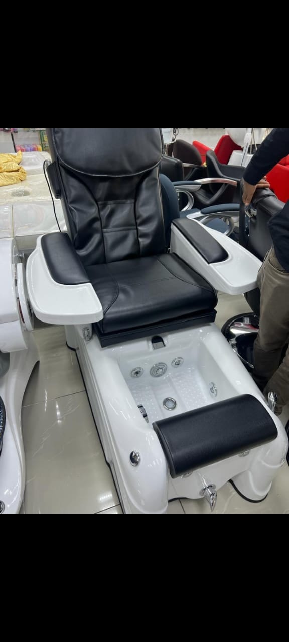 Relax in style with our White Fibre Spa Chair, perfect for home spa treatments and massages.