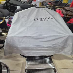 L'Oréal Professional Barber Gown, water-resistant, adjustable neck, ideal for cutting and coloring