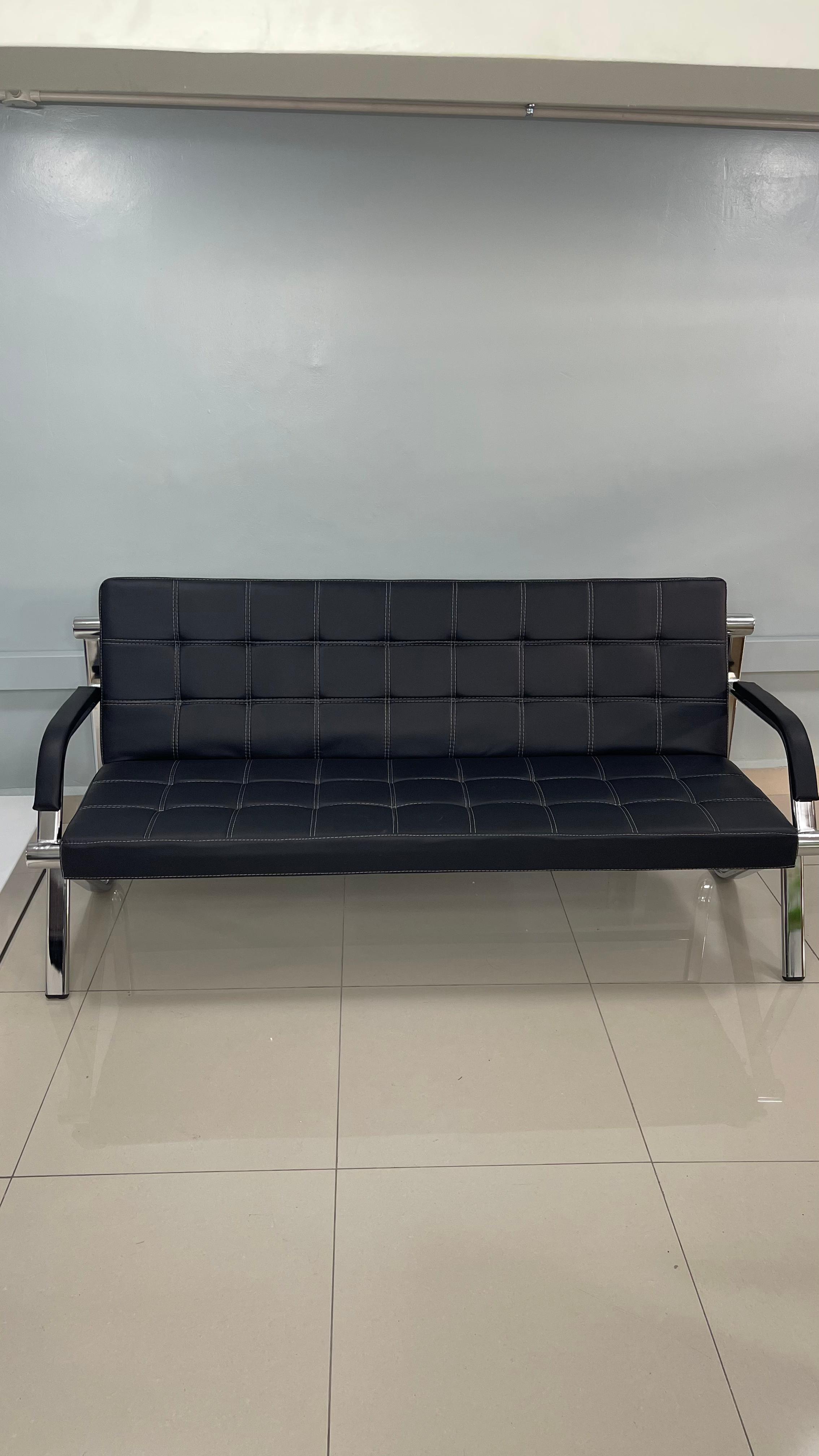 3-seater leather waiting sofa for salons and barbershops.