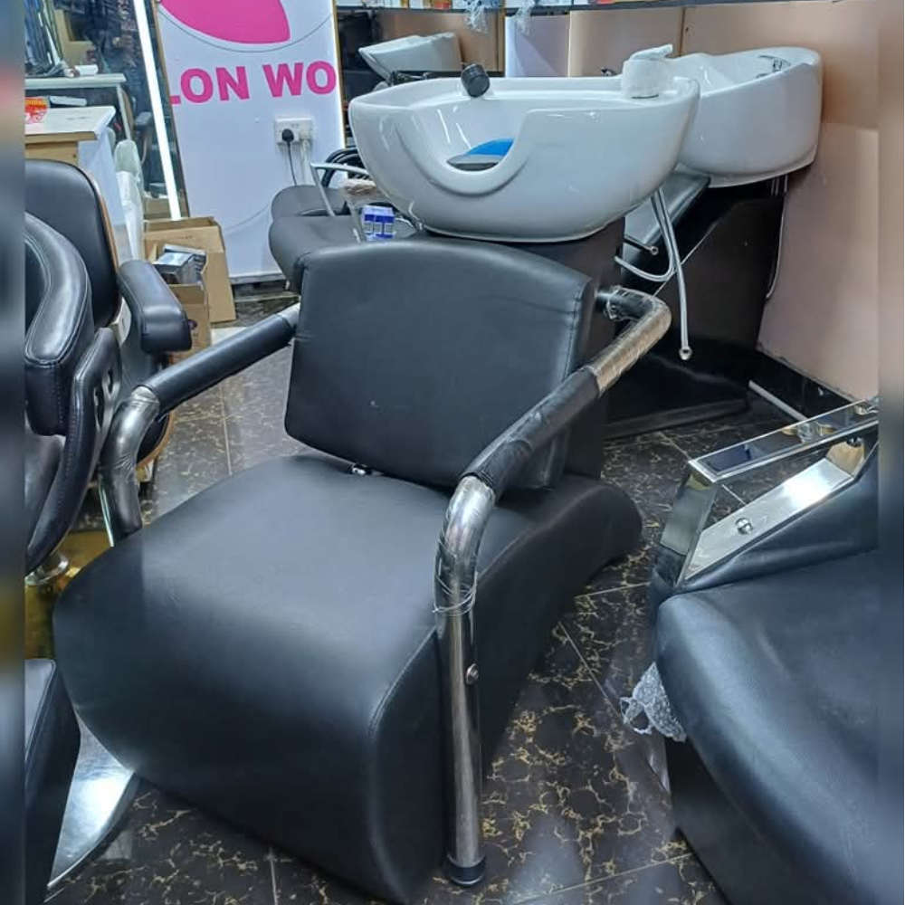 New York  Black shampoo unit