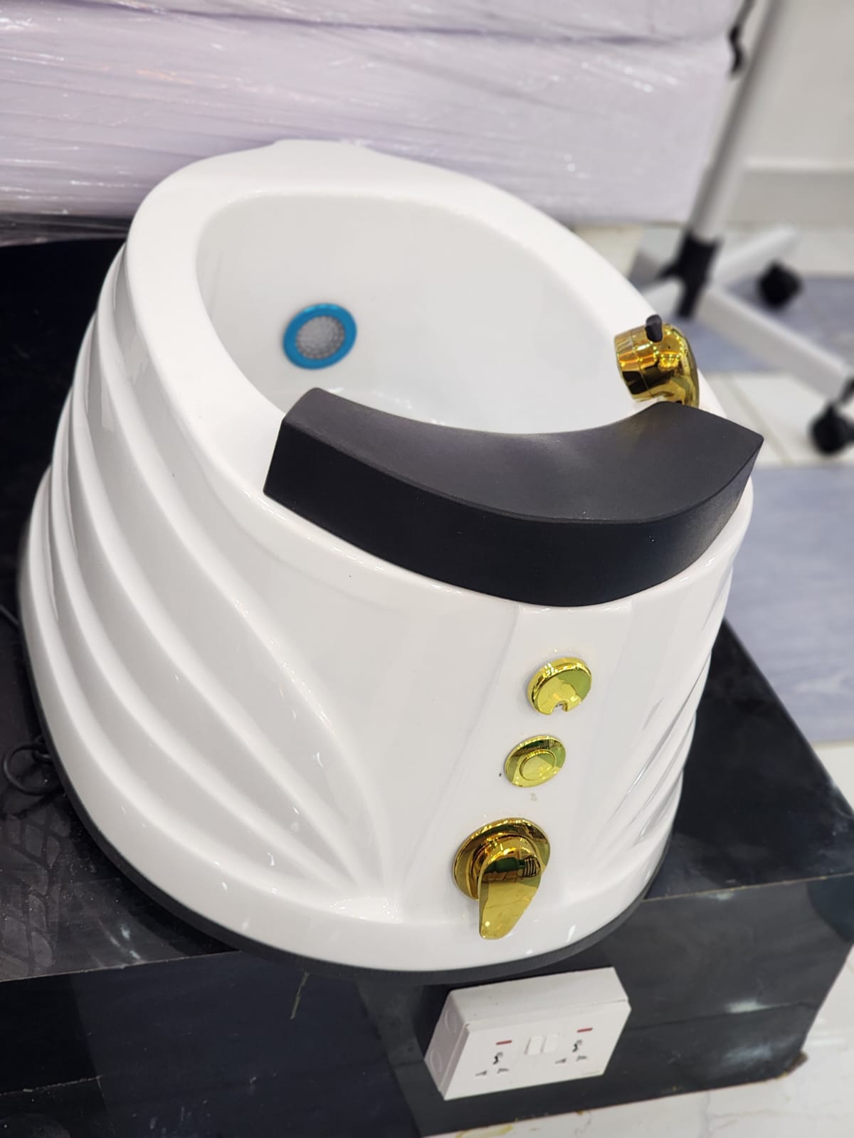 Yoyo Fibre Footbath with Silver Accessories – White, Soothing Pedicure and Foot Care Spa