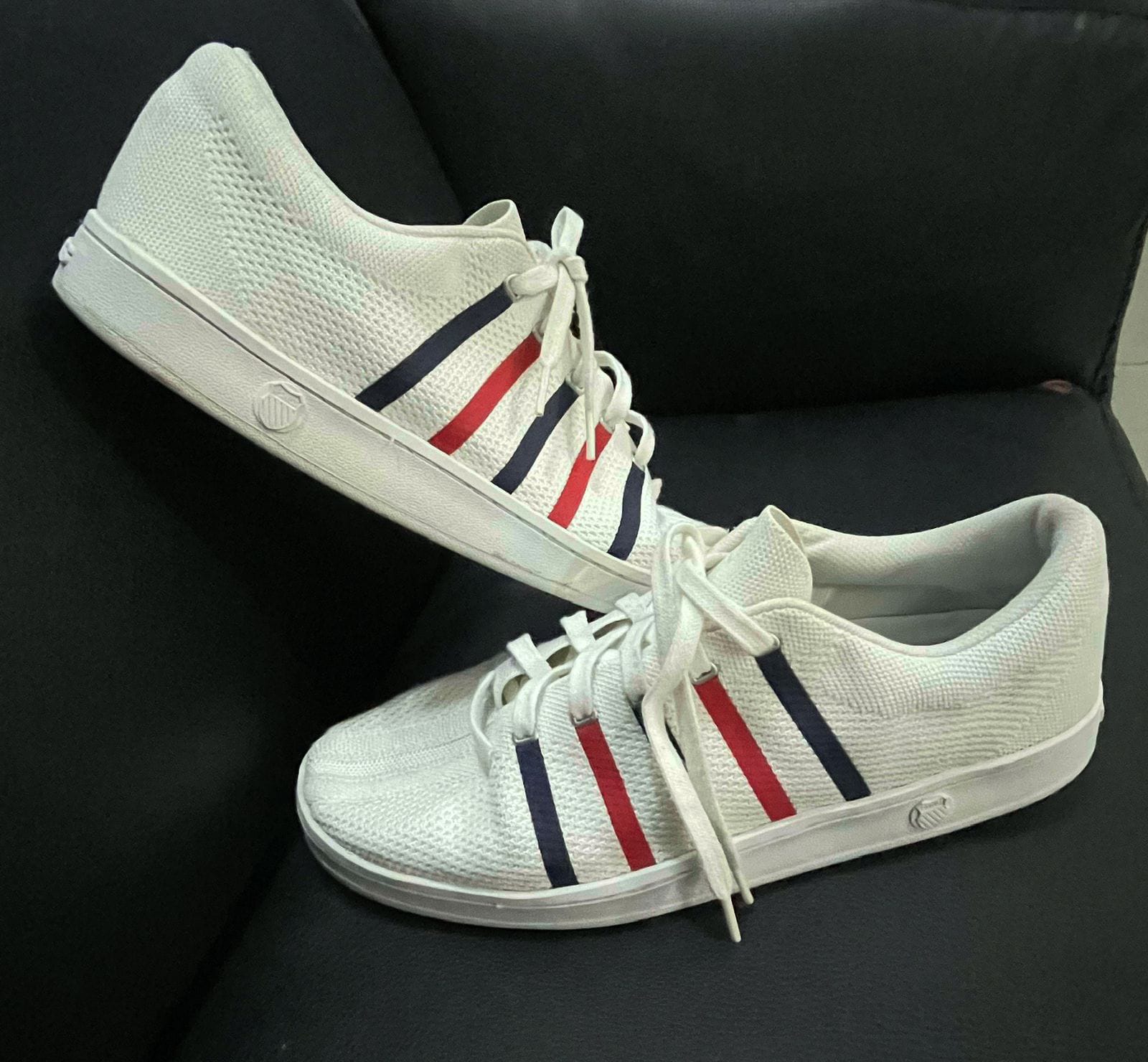 K-Swiss Men’s White Low Top Sneakers.